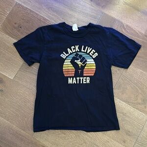 Youths Black Lives Matter Short Sleeve Shirt (boys large)